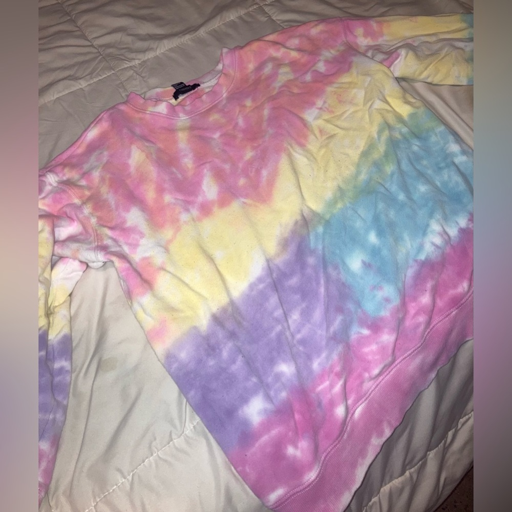 I am selling a tie dye Forever 21 women’s sweatshirt.